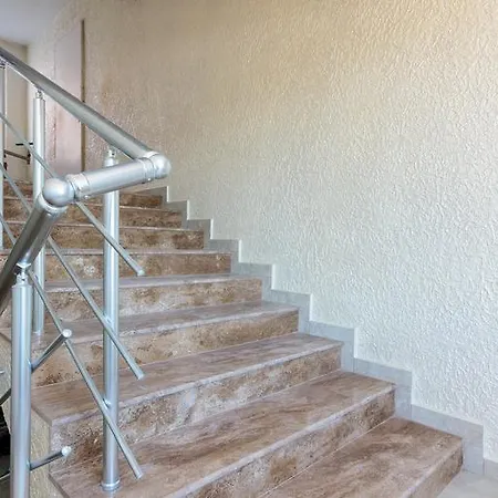 Hotel Chernomorets 2*