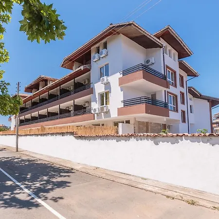 Отель Hotel Chernomorets 2*