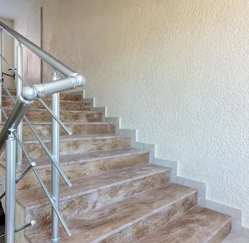 Hotel Chernomorets 2*